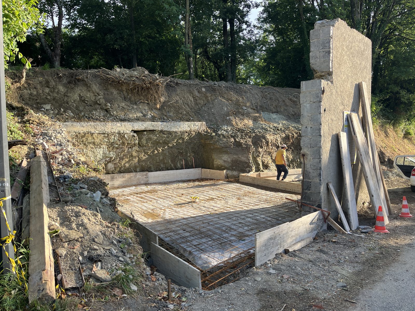Coulage de dalle, rénovation d'un bâtiment en pierre